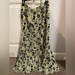 Double sided skirt flowers and polka dots green fits like a 8-10